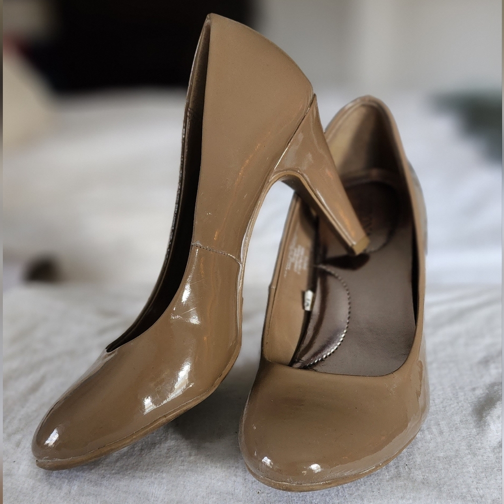 Neutral heels